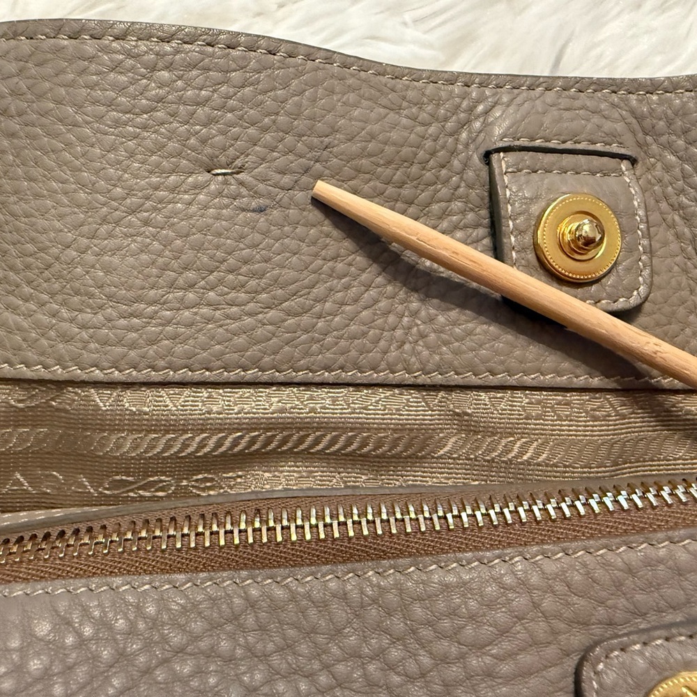 🎉HP🎉Prada Vitello Daino Tote/Satchel Handbag in Argilla Gray - Picture 12 of 16